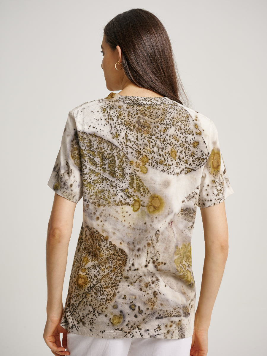 Natural Dye Eucalyptus Plant Scatterd in Stripes Pattern Eco Print Short Sleeve T-shirt