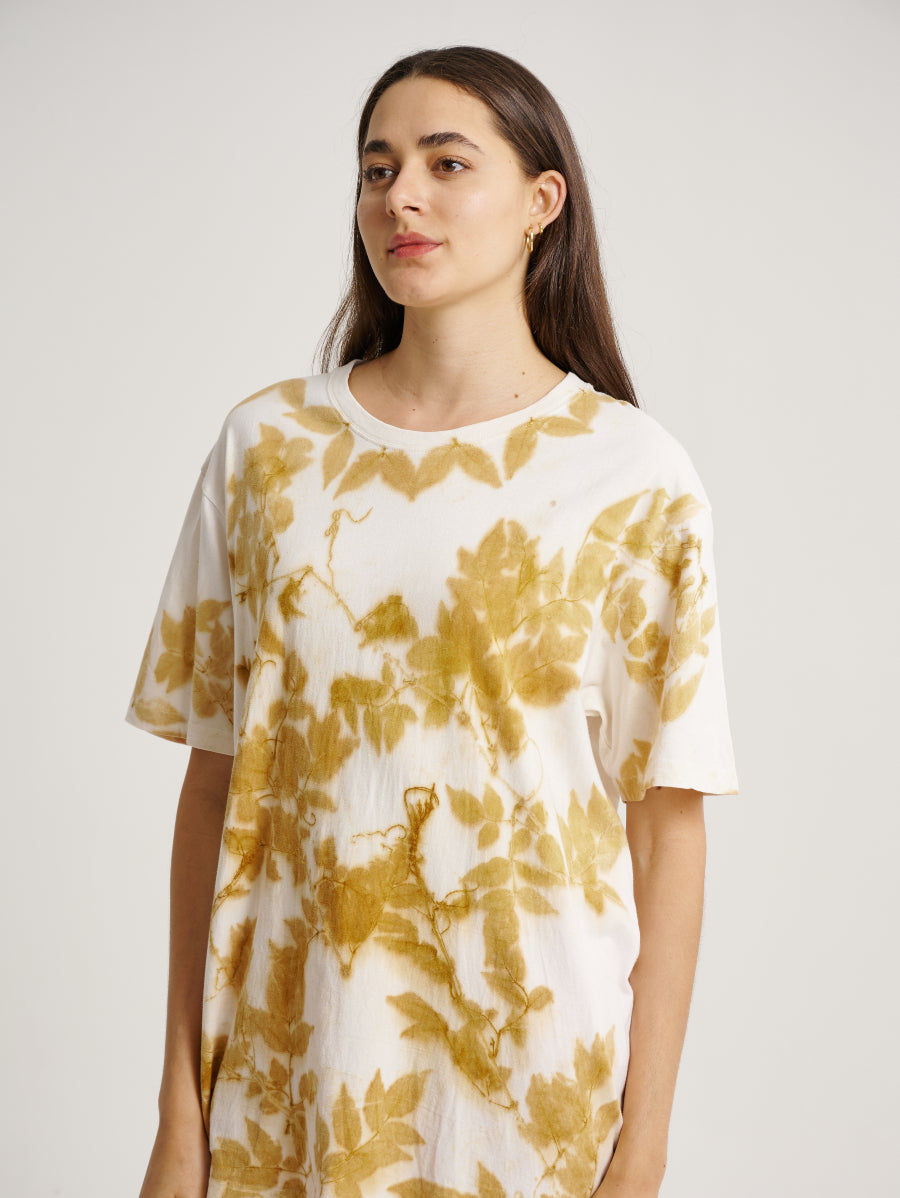 Brown Leaves Vine with Neckline Pattern Eco Print Short Sleeves T-shirt