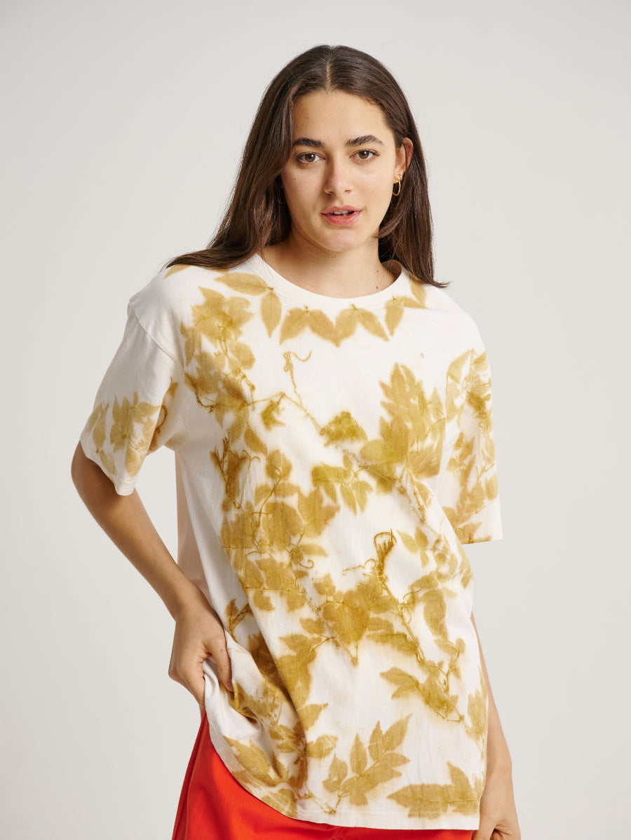 Brown Leaves Vine with Neckline Pattern Eco Print Short Sleeves T-shirt