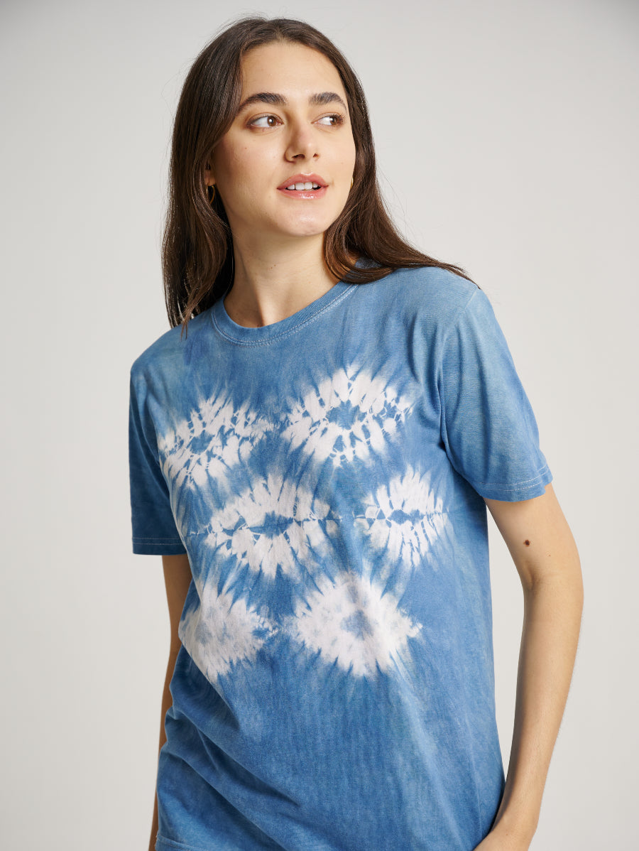 Blue Tie Dye Indigo Plant Middle Diamond Pattern Short Sleeves T-shirt